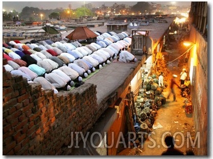 Indian Muslims Take Their Evening Prayers