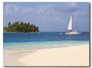 Panama, Comarca de Kuna Yala, San Blas Islands, Beach and Sailing Boat