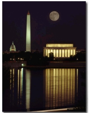 Moonrise over the Lincoln Memorial