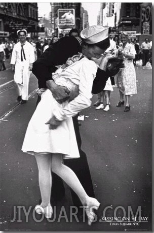 Kissing on VJ Day