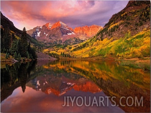 Maroon Bells Reflected on Maroon Lake at Sunrise, White River National Forest, Colorado, USA