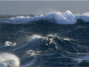 Large Waves Characterize the Southern Ocean Surrounding Antarctica