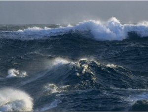 Large Waves Characterize the Southern Ocean Surrounding Antarctica